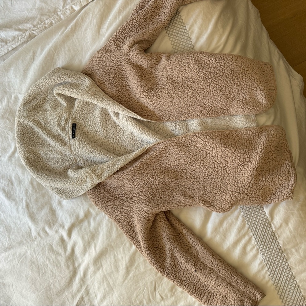 Fluffy cream coat with pockets size medium